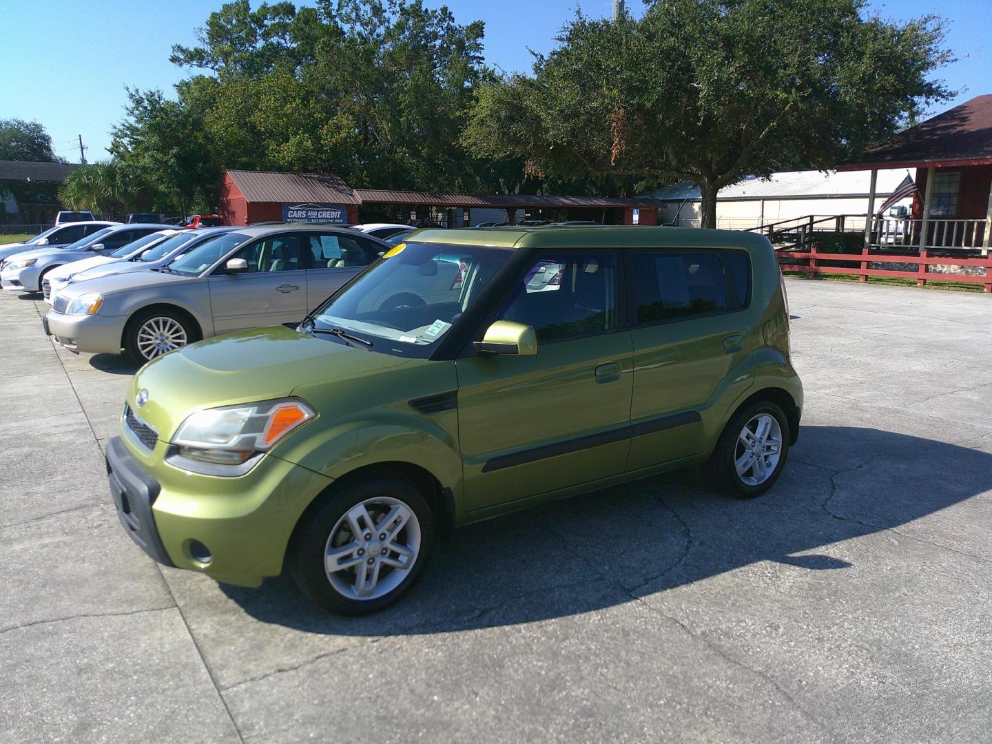 2010 SILVER KIA SOUL BASE; SPORT; + (KNDJT2A25A7) , located at 1200 Cassat Avenue, Jacksonville, FL, 32205, (904) 695-1885, 30.302404, -81.731033 - Photo#1